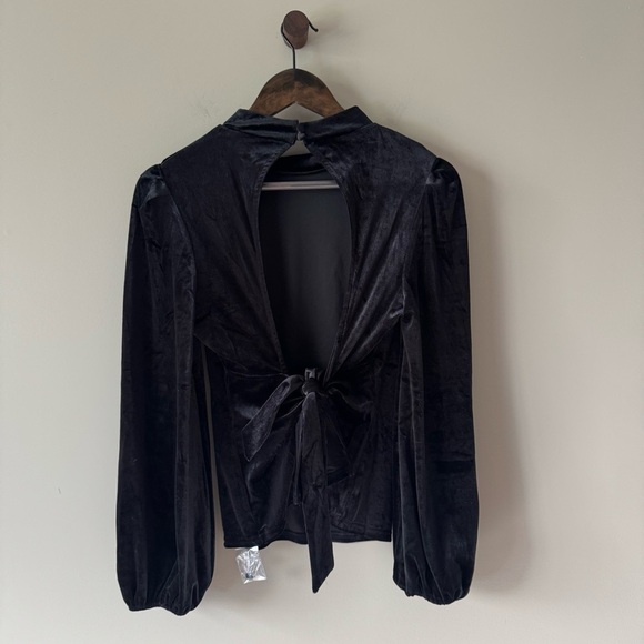 VICI On Another Level Velvet Tie Back / Open Back Top Black Size Medium - Picture 1 of 8